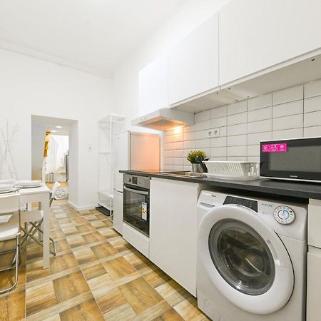 Charming Apartment In Damjanich Str., Lucas Budapeste Exterior foto