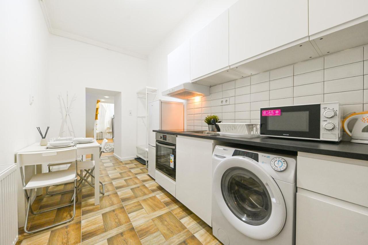 Charming Apartment In Damjanich Str., Lucas Budapeste Exterior foto